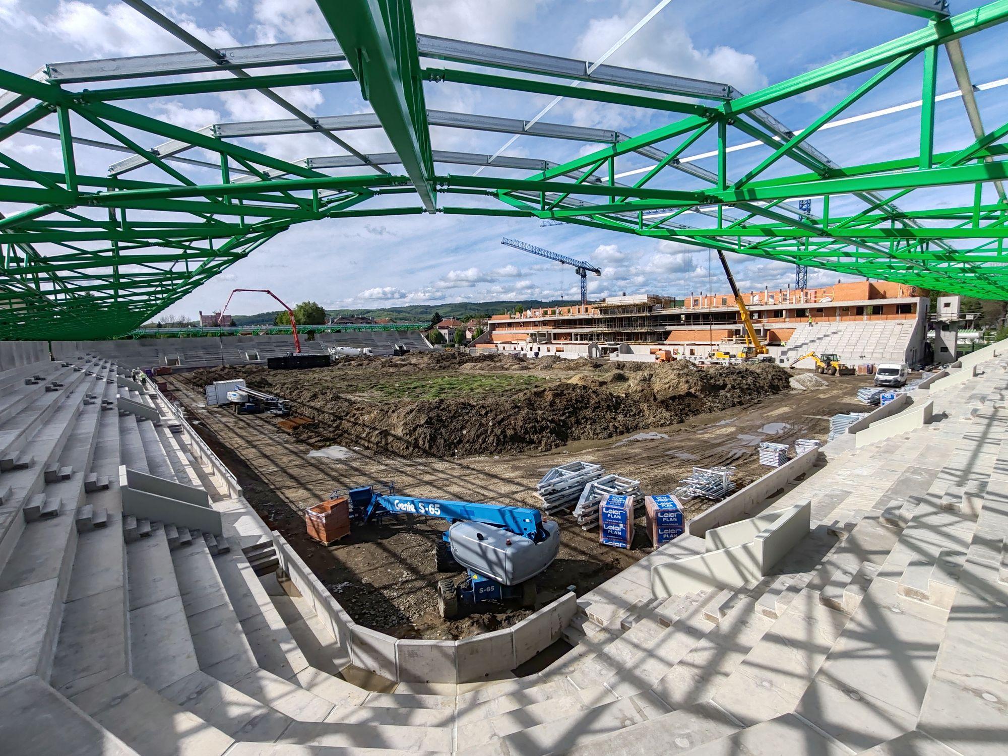 FOTO a VIDEO: Štadión v Prešove rastie ako z vody